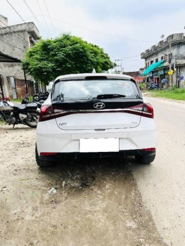 https://images10.gaadi.com/usedcar_image/4640585/original/processed_76ecf1ea-e07d-48a2-a7b1-f1f38f825556.jpeg?imwidth=6402