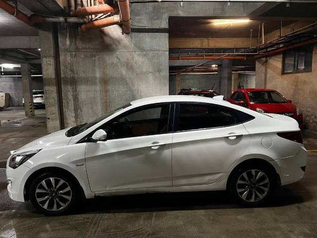 https://images10.gaadi.com/usedcar_image/4640599/original/processed_94bcb78b-2a27-494f-b94f-0c3df0899056.jpeg?imwidth=6402