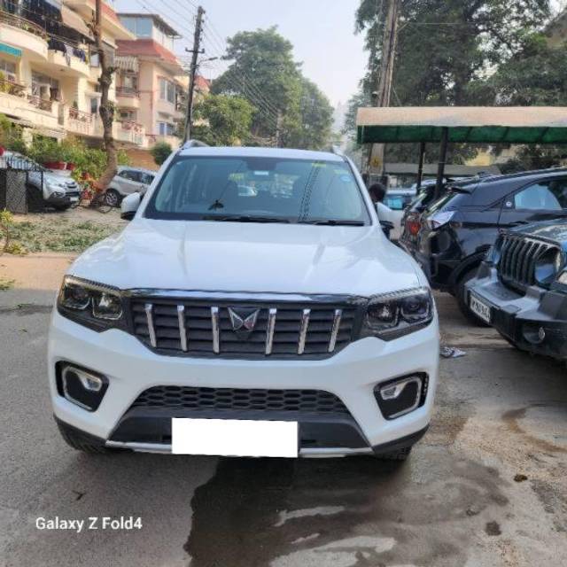 https://images10.gaadi.com/usedcar_image/4640610/original/processed_22cc5c38-b2c5-475c-aec6-b97cf27d0578.jpg?imwidth=6402