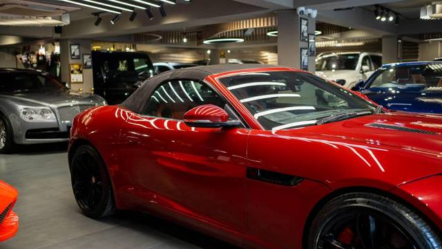 https://images10.gaadi.com/usedcar_image/4640632/original/processed_61d7093cdf5a41794a87b7507c1aa1b1.jpg?imwidth=6401