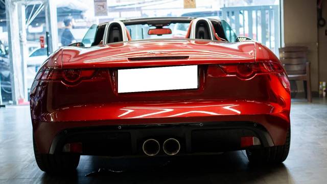 https://images10.gaadi.com/usedcar_image/4640632/original/processed_b9ac3b7a82f4da96ce2fa1ea15c35930.jpg?imwidth=6402