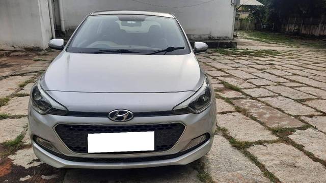 https://images10.gaadi.com/usedcar_image/4640636/original/processed_231e93985a225fd6521c47aadc815e81.jpg?imwidth=6400