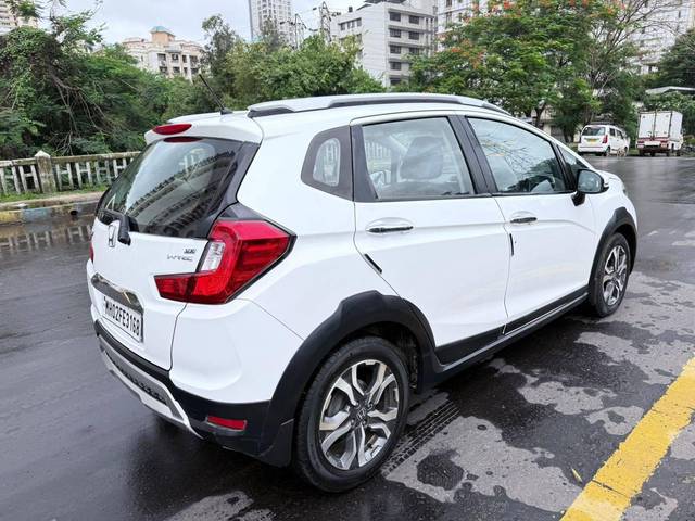 https://images10.gaadi.com/usedcar_image/4640637/original/processed_b418c2288b279f5767ed3de16f0d4c6f.jpg?imwidth=6402