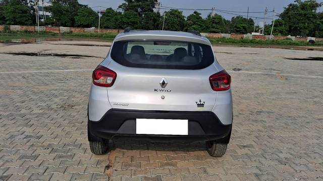 https://images10.gaadi.com/usedcar_image/4640658/original/processed_2dfb92aa9d4e170bec9362264d601eeb.jpg?imwidth=6402