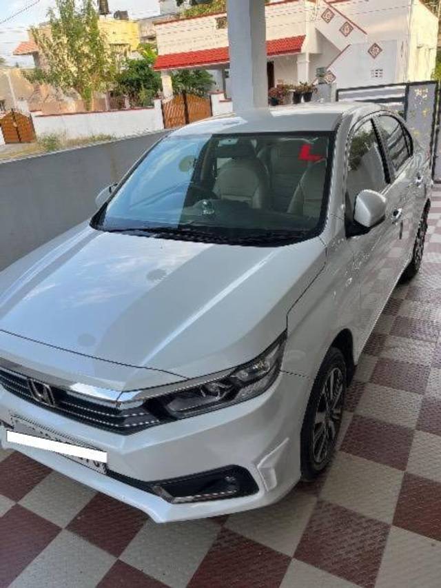 https://images10.gaadi.com/usedcar_image/4640728/original/processed_b3a1d843-af95-44f3-bca3-41e1062c2cb0.jpg?imwidth=6400