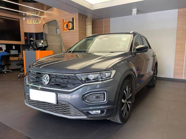 https://images10.gaadi.com/usedcar_image/4640735/original/processed_d18bd123efa82aeed7178eba4b43f5fd.jpeg?imwidth=6402