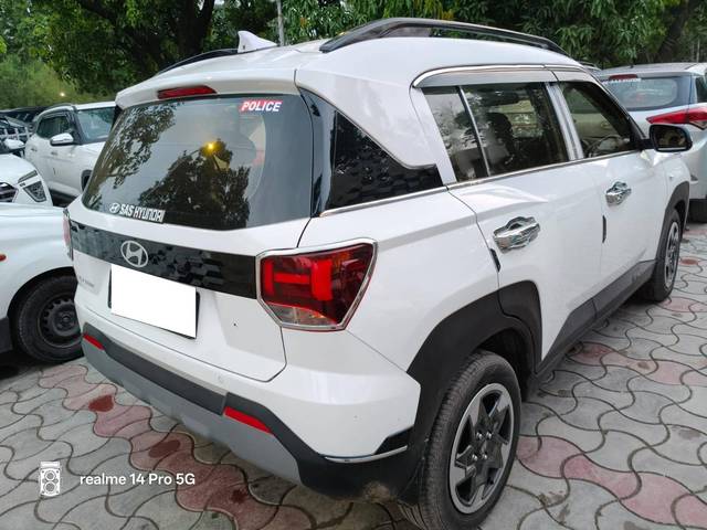 https://images10.gaadi.com/usedcar_image/4640749/original/processed_33dcd083ff95a0844d8c8bb59b6040d9.jpg?imwidth=6402