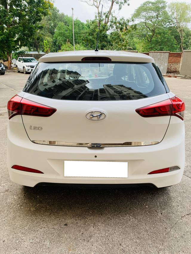 https://images10.gaadi.com/usedcar_image/4640762/original/processed_f3cd8ed3-7248-4e91-ad8c-d6ea78c35fd2.jpg?imwidth=6401