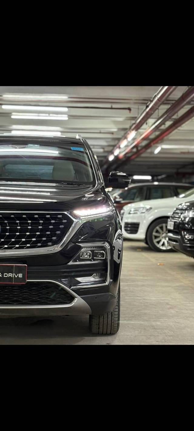 https://images10.gaadi.com/usedcar_image/4640766/original/processed_b3566e2a4fccf99fa2ff6334e665fa7f.jpg?imwidth=6400