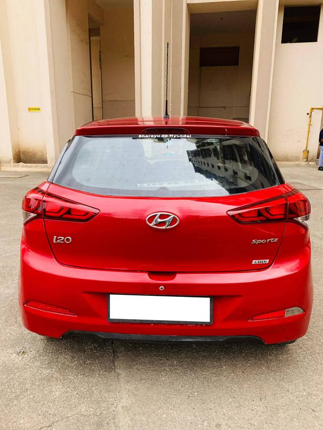 https://images10.gaadi.com/usedcar_image/4640767/original/processed_0b54a4de-42a1-43a9-9802-608f915c0f6e.jpg?imwidth=6402