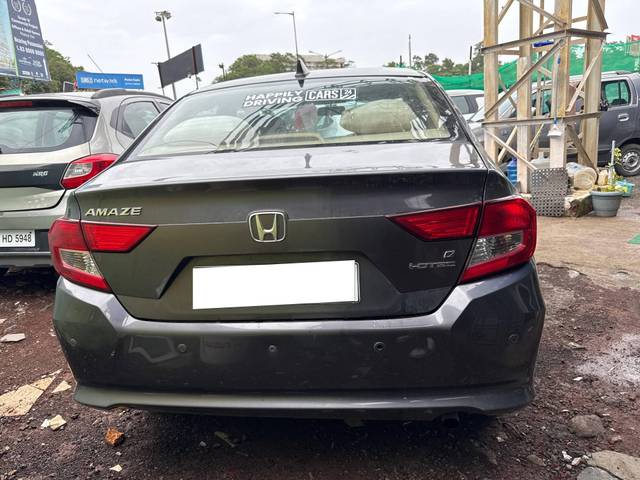 https://images10.gaadi.com/usedcar_image/4640772/original/processed_b098852a-be65-40b3-9493-cd88d044c576.jpg?imwidth=6402