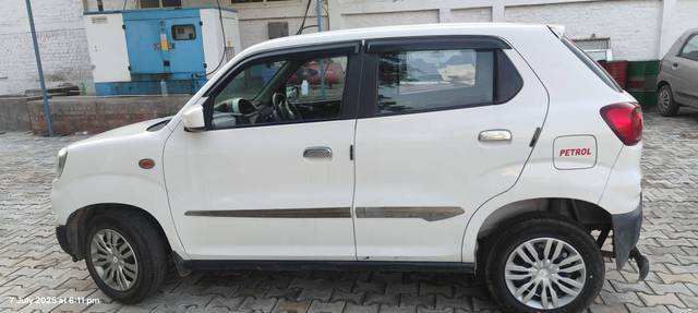 https://images10.gaadi.com/usedcar_image/4640790/original/processed_fd640c99792db84ccf38a5524e1457af.jpeg?imwidth=6402