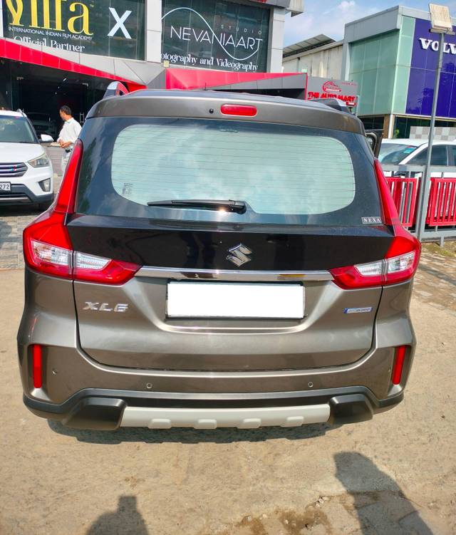 https://images10.gaadi.com/usedcar_image/4640806/original/processed_6925ee404d69299658ff2945a7e328d2.jpg?imwidth=6401