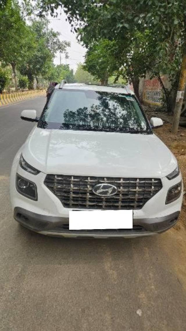 https://images10.gaadi.com/usedcar_image/4640878/original/processed_80e9489b-f4a6-49b2-adbb-a3e5022630f9.jpg?imwidth=6400