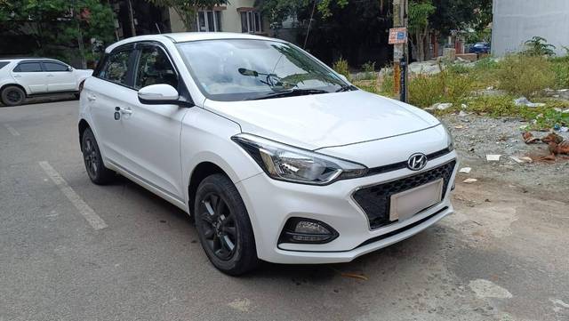 https://images10.gaadi.com/usedcar_image/4640894/original/processed_5d1adc1e1edd46b6a5beb323ad86865f.jpg?imwidth=6400