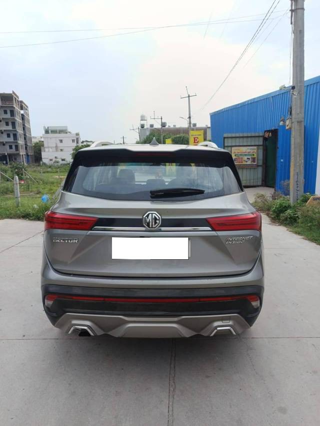 https://images10.gaadi.com/usedcar_image/4640902/original/processed_390087acbf246a6451e37ccff3bf3537.jpg?imwidth=6402