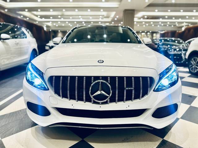 https://images10.gaadi.com/usedcar_image/4640922/original/b44e808acb2b03c70386479061a69a8b.jpg?imwidth=6402
