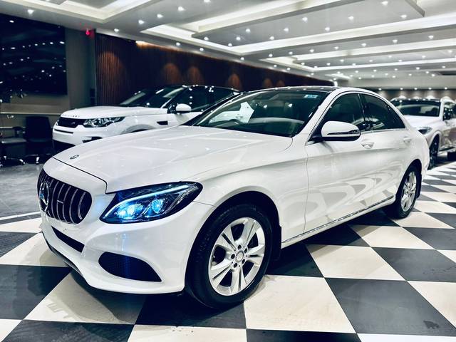 https://images10.gaadi.com/usedcar_image/4640922/original/ef63109b5c396d891d1331ed5747316d.jpg?imwidth=6400
