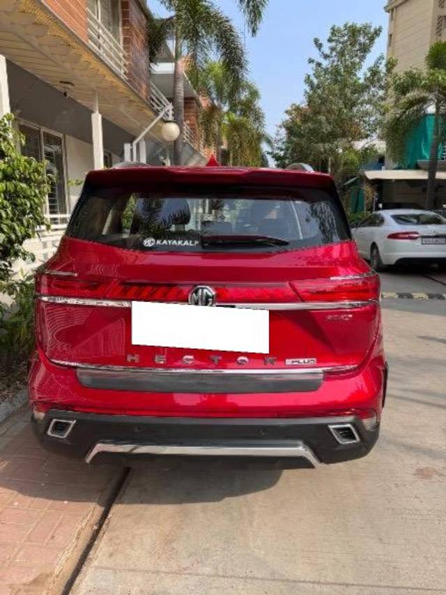 https://images10.gaadi.com/usedcar_image/4640969/original/processed_9bff1f25-75ed-4181-8c9f-c5222b93a1e4.jpeg?imwidth=6401