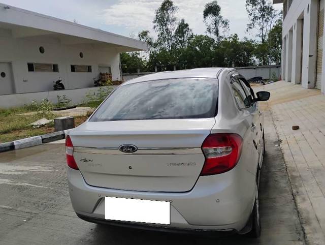 https://images10.gaadi.com/usedcar_image/4640970/original/processed_398b6015-34ef-4f8a-b86f-fbe852af9054.jpg?imwidth=6401
