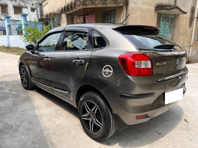 https://images10.gaadi.com/usedcar_image/4640974/original/processed_325e0750-bbf8-4430-a28c-03c0973628f5.jpg?imwidth=6402