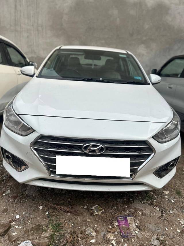 https://images10.gaadi.com/usedcar_image/4640978/original/processed_691fe32e-31ef-442c-9880-dfd9136afbe9.jpg?imwidth=6400