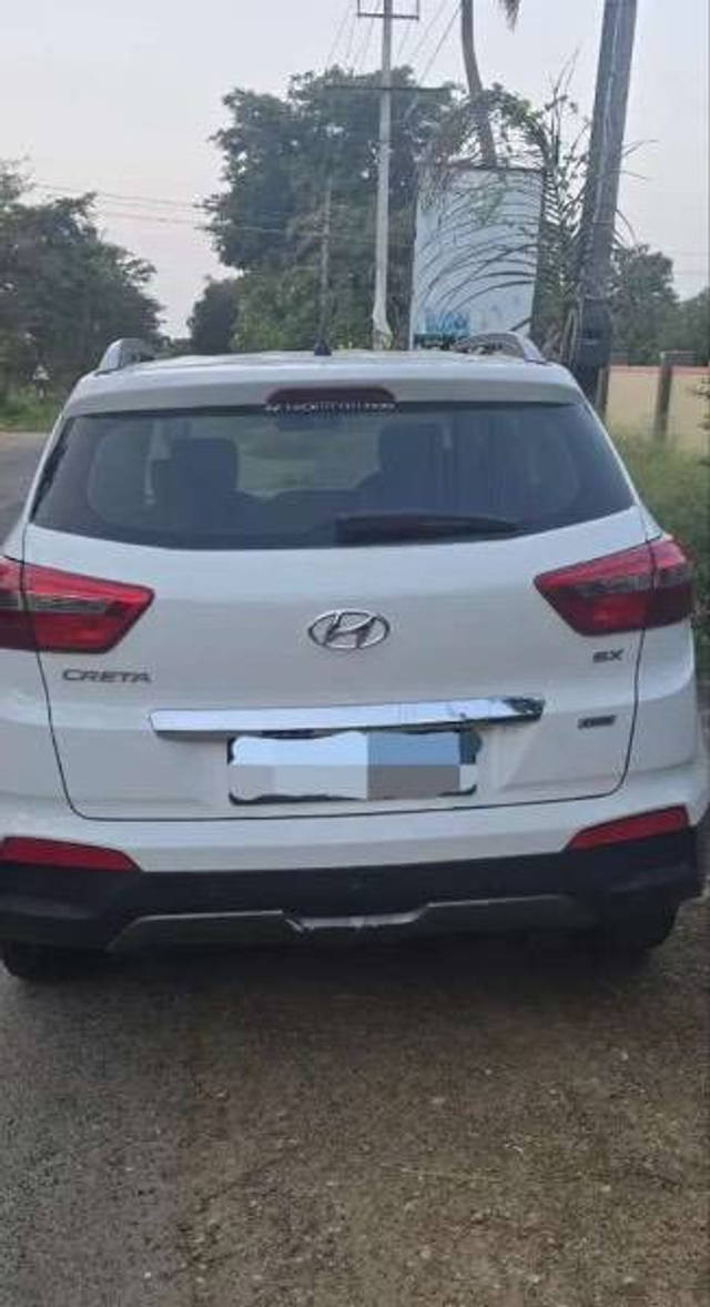 https://images10.gaadi.com/usedcar_image/4641021/original/processed_4598199a-cd42-4f93-a823-ec91bae8e5c8.png?imwidth=6401