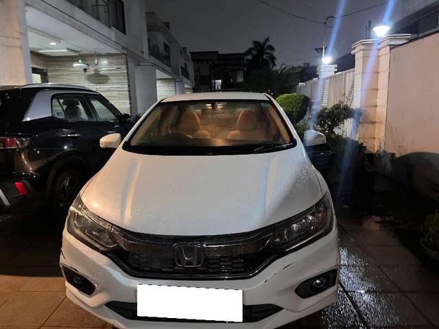 https://images10.gaadi.com/usedcar_image/4641103/original/processed_70a90053-a2ce-4998-94f5-d46c13cc2678.jpeg?imwidth=6400