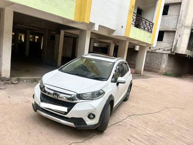 https://images10.gaadi.com/usedcar_image/4641165/original/processed_bd380bdf-59bb-43d7-a320-4d8af7d9367e.jpg?imwidth=6401