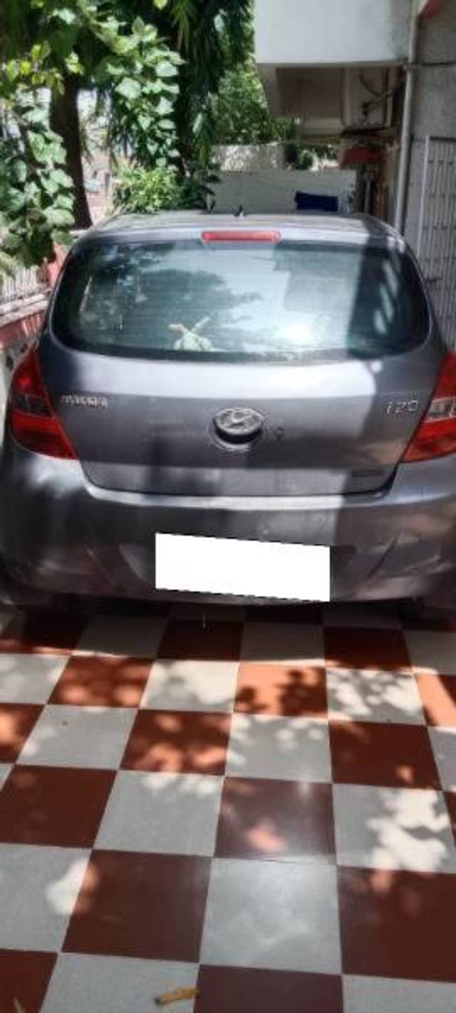 https://images10.gaadi.com/usedcar_image/4641174/original/processed_60ecd635-58d9-4f2e-8f46-3d1f7942d719.jpg?imwidth=6402