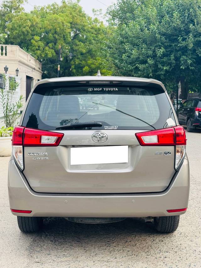 https://images10.gaadi.com/usedcar_image/4641180/original/processed_6c6299cf-b19c-4b33-b819-fc1cc67fcca9.jpg?imwidth=6402