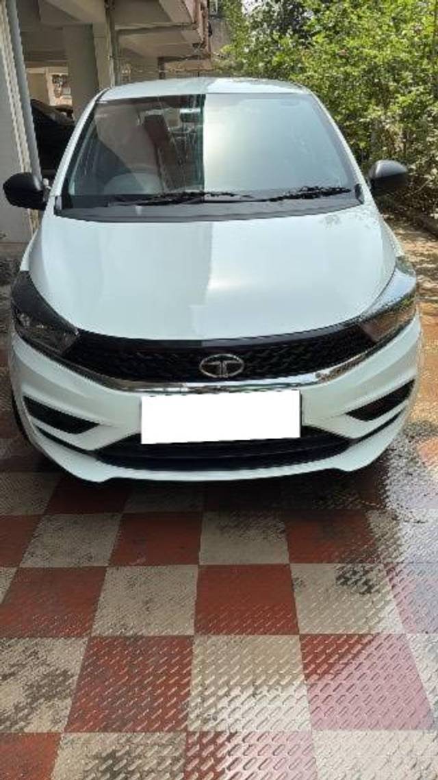 https://images10.gaadi.com/usedcar_image/4641182/original/processed_fb1d54b0-c86c-4124-bfbf-db94a658a0e5.jpeg?imwidth=6400
