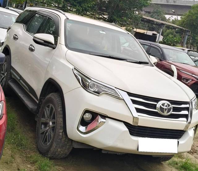 https://images10.gaadi.com/usedcar_image/4641250/original/processed_e0af3eb3bf23e5474298e37a4b579f1b.jpg?imwidth=6400