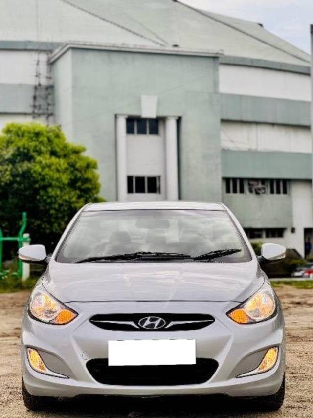 https://images10.gaadi.com/usedcar_image/4641256/original/processed_d5c143e1-aa69-4145-9824-e289ea785c75.jpeg?imwidth=6400