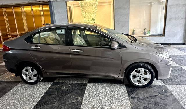 https://images10.gaadi.com/usedcar_image/4641269/original/dbd2dafb6d287bad218199a9adfbc9ec.jpg?imwidth=6401
