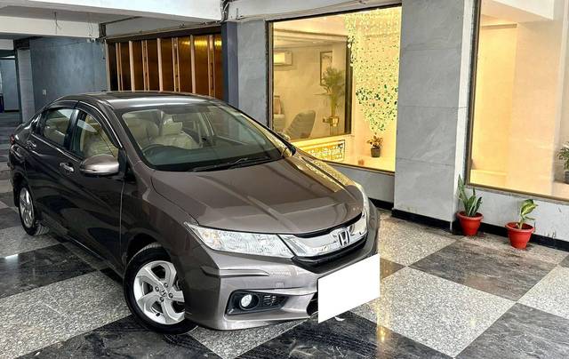 https://images10.gaadi.com/usedcar_image/4641269/original/processed_dad386ac6e7b79a450c28cdea27581f3.jpg?imwidth=6400