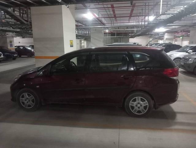 https://images10.gaadi.com/usedcar_image/4641293/original/processed_fc2d9fb8-2dd4-40d3-a665-94366ae22e2a.jpg?imwidth=6402