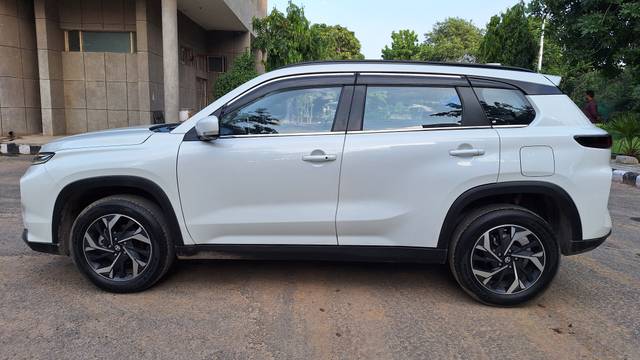 https://images10.gaadi.com/usedcar_image/4641322/original/2a7bacfeb9ff7adc3c79dec34fdc301d.jpg?imwidth=6402