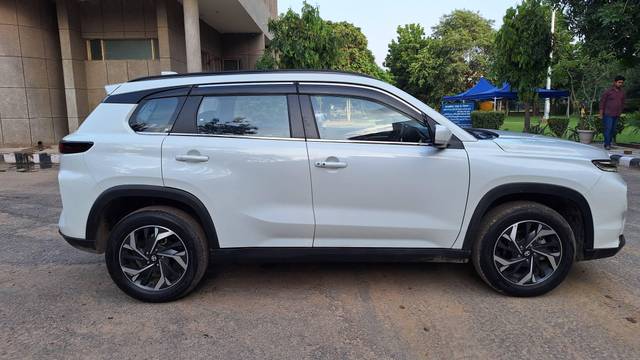 https://images10.gaadi.com/usedcar_image/4641322/original/processed_6b7ba014b101a1245bda3933be49c96f.jpg?imwidth=6401