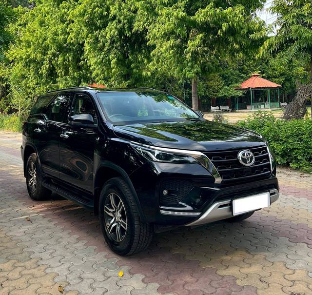 https://images10.gaadi.com/usedcar_image/4641368/original/processed_79dac69f-1668-4cb5-b9bf-db648907d7d7.jpg?imwidth=6400