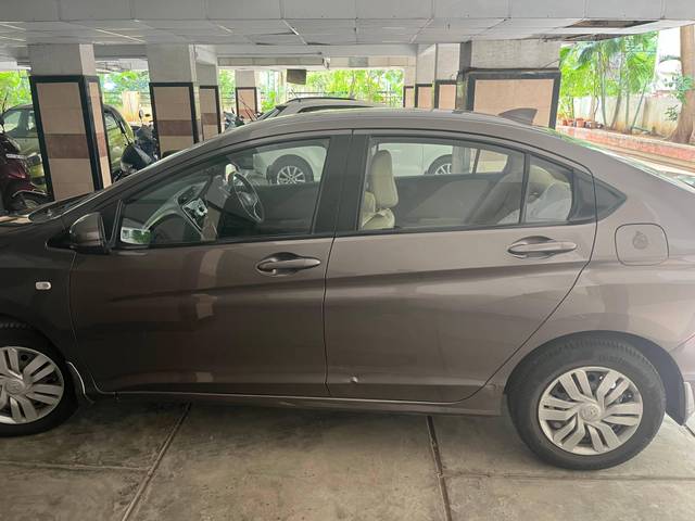 https://images10.gaadi.com/usedcar_image/4641378/original/processed_3b113ad3-d11c-4b1f-911a-8f36c0d2653f.jpeg?imwidth=6402