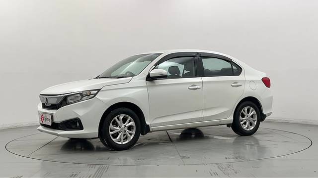 https://images10.gaadi.com/usedcar_image/4641526/original/1b330f67eec179246eebbdfb7939d65d.JPG?imwidth=6400