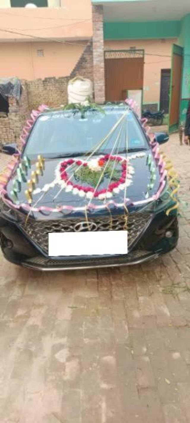 https://images10.gaadi.com/usedcar_image/4641627/original/processed_cec5dad4-d13f-413a-828f-2c016524b52b.jpg?imwidth=6400