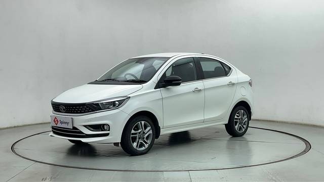 https://images10.gaadi.com/usedcar_image/4641632/original/ac44d1eb7ba2e3045556a2359dbfe18b.JPG?imwidth=6400