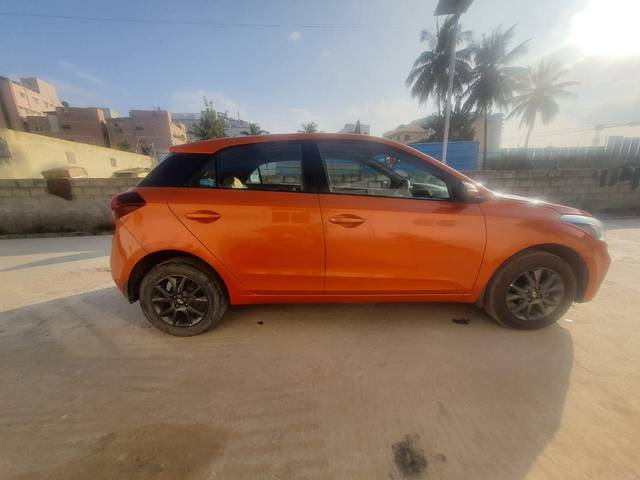 https://images10.gaadi.com/usedcar_image/4641637/original/59f4d4b6eac229dc5d508668531801df.jpg?imwidth=6401