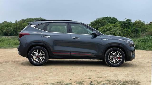 https://images10.gaadi.com/usedcar_image/4641641/original/processed_da98c34f5575e678869b7e13c3d2f4ef.jpg?imwidth=6401
