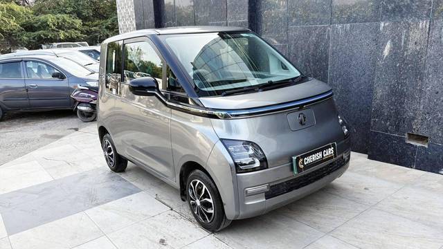 https://images10.gaadi.com/usedcar_image/4641692/original/processed_a6ca9762d616678a532d8824739f8759.jpg?imwidth=6400