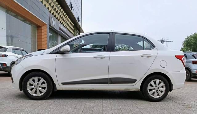 https://images10.gaadi.com/usedcar_image/4641708/original/processed_4ee73801e7d03c2de2eb1b70703089a8.jpg?imwidth=6402