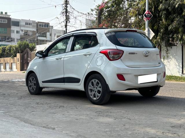 https://images10.gaadi.com/usedcar_image/4641724/original/processed_5b5d5450ac40590ce88750f09529ecaf.jpg?imwidth=6402