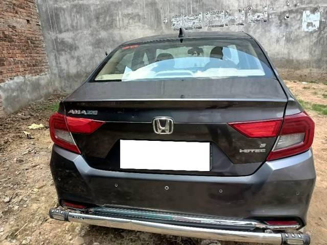 https://images10.gaadi.com/usedcar_image/4641728/original/processed_9c781e34-9138-4d7d-98d1-6154e2d3a6b1.jpg?imwidth=6402